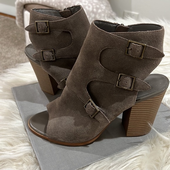 Super cute sandal booties! - Picture 2 of 8